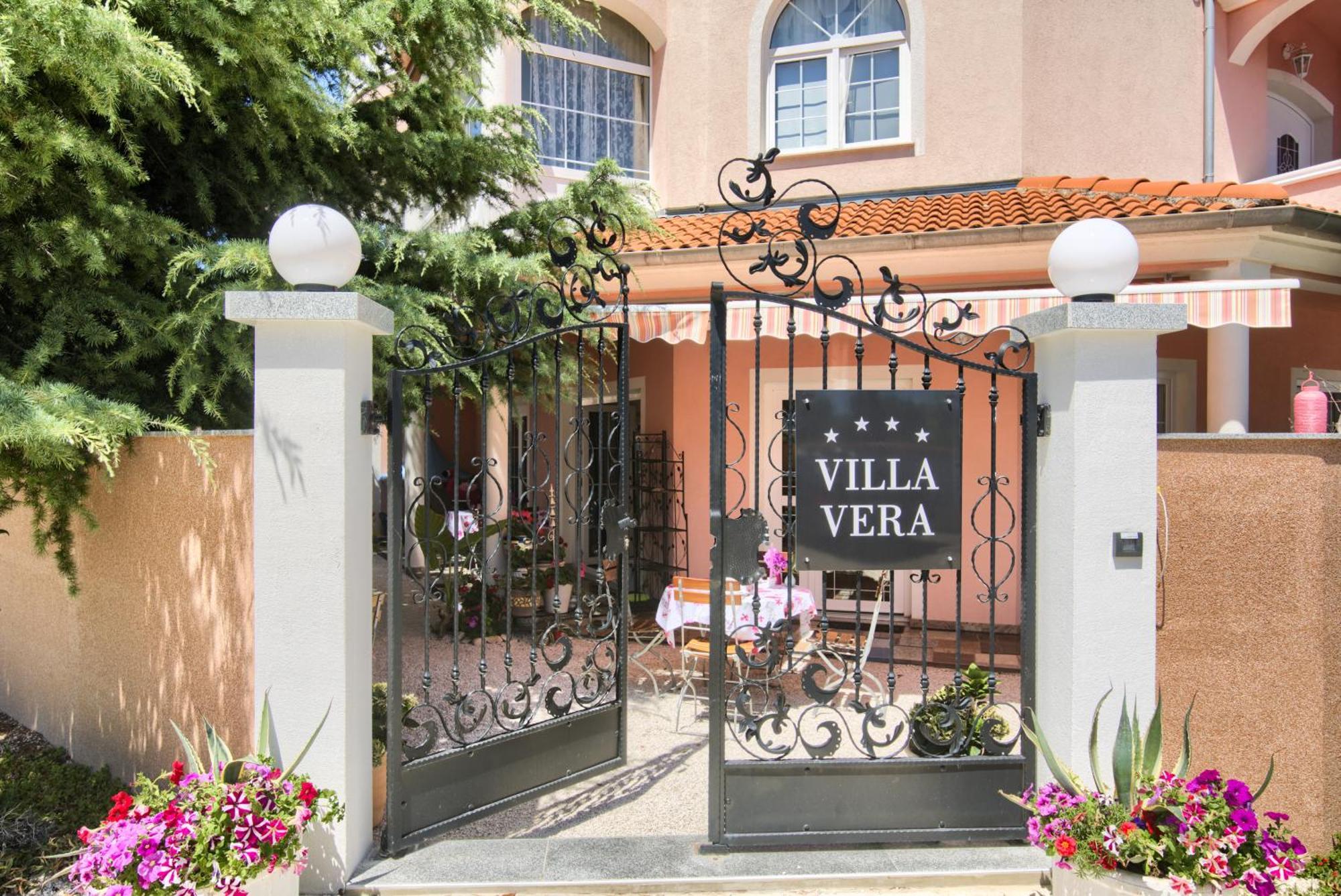 Hotel Villa Vera 2 Fažana Exterior foto